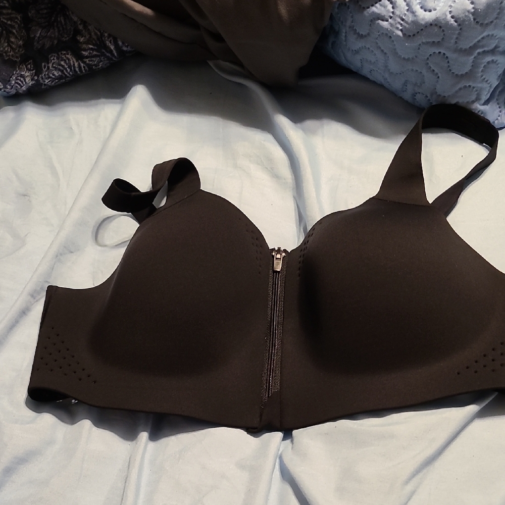 Victoria's Secret VSX Featherweight Max Sports Bea